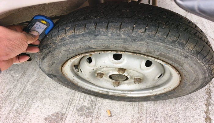 2011 Maruti 800 AC, Petrol, Manual, 1,071 km, tyre