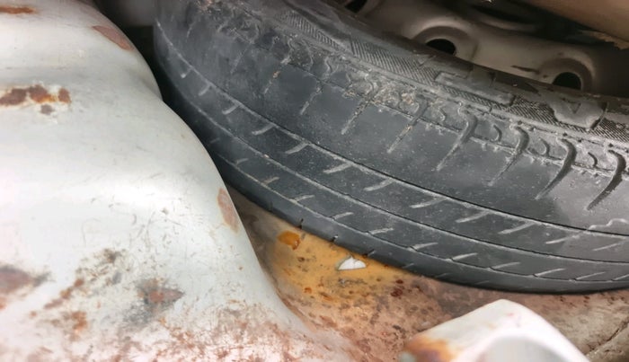 2011 Maruti 800 AC, Petrol, Manual, 1,071 km, tyre