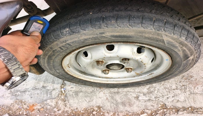 2011 Maruti 800 AC, Petrol, Manual, 1,071 km, tyre