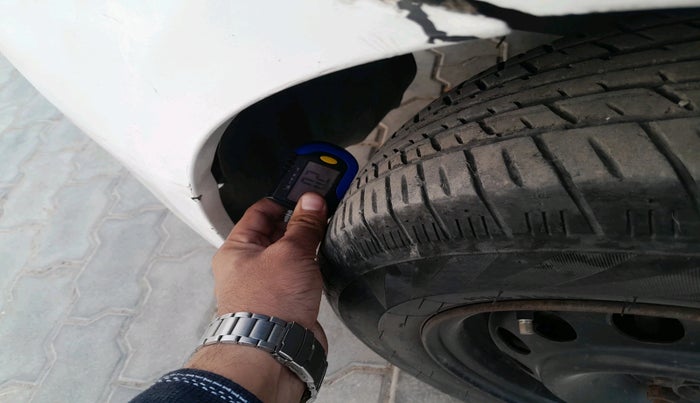 2011 Toyota Etios G, Petrol, Manual, 1,22,182 km, tyre