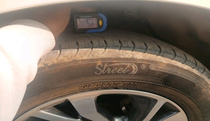 2022 Toyota Innova Crysta 2.4 G 8 STR, Diesel, Manual, 98,413 km, tyre