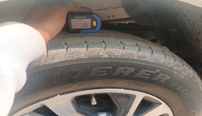 2022 Toyota Innova Crysta 2.4 G 8 STR, Diesel, Manual, 98,413 km, tyre