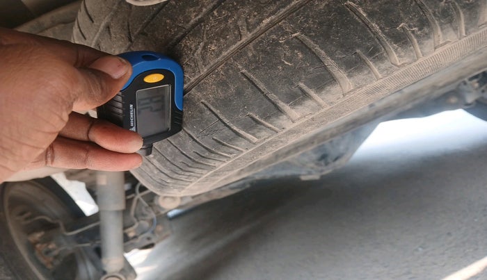 2022 Toyota Innova Crysta 2.4 G 8 STR, Diesel, Manual, 98,413 km, tyre