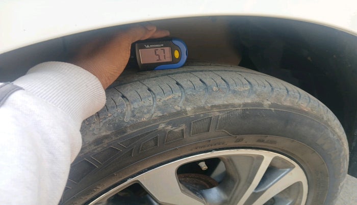 2022 Toyota Innova Crysta 2.4 G 8 STR, Diesel, Manual, 98,413 km, tyre