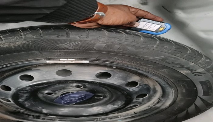 2024 Maruti Dzire VXI, Petrol, Manual, 53,145 km, tyre