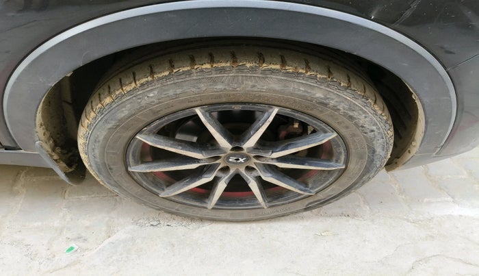 2019 Mahindra XUV300 W6 1.5 DIESEL, Diesel, Manual, 91,912 km, tyre