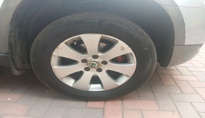 2011 Skoda Yeti AMBITION 2.0 TDI CR 4X4, Diesel, Manual, 1,89,447 km, tyre