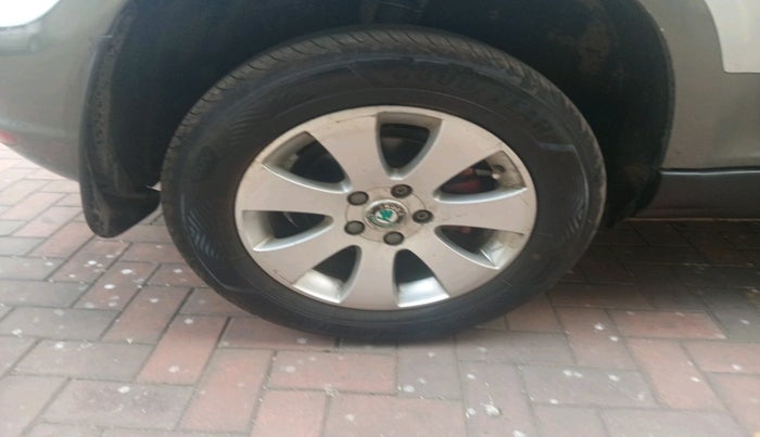 2011 Skoda Yeti AMBITION 2.0 TDI CR 4X4, Diesel, Manual, 1,89,447 km, tyre