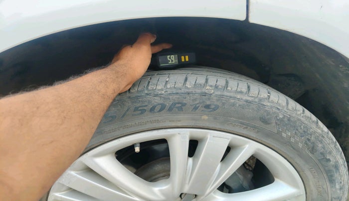 2013 Audi Q7 3.0 TDI QUATTRO, Diesel, Automatic, 1,80,881 km, tyre