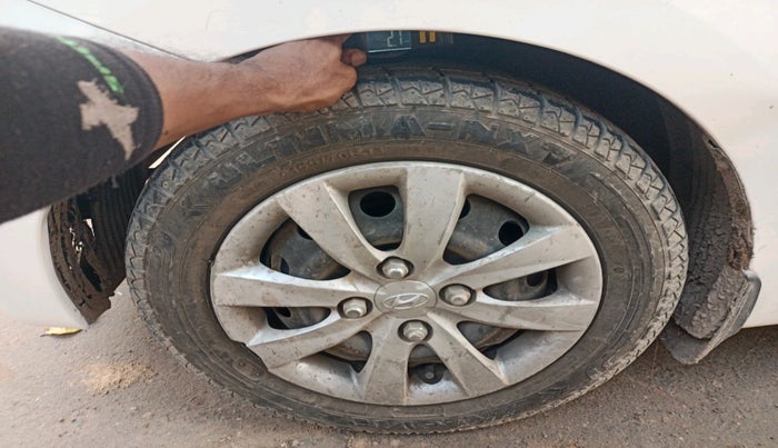 2013 Hyundai Eon MAGNA +, Petrol, Manual, 66,921 km, tyre