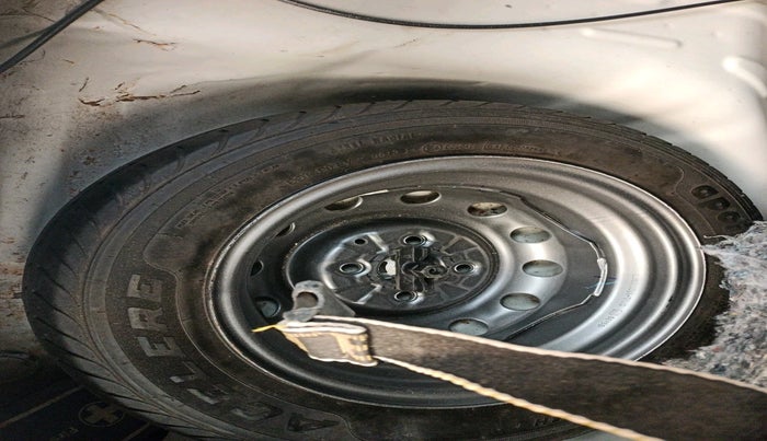 2013 Hyundai Eon MAGNA +, Petrol, Manual, 66,921 km, tyre