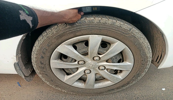 2013 Hyundai Eon MAGNA +, Petrol, Manual, 66,921 km, tyre