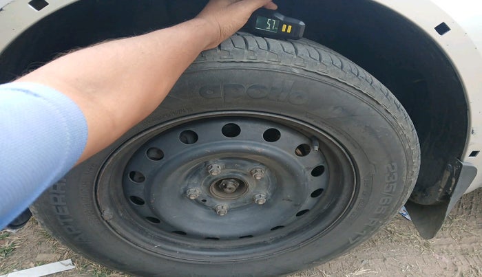 2013 Mahindra XUV500 W8, Diesel, Manual, 2,31,637 km, tyre