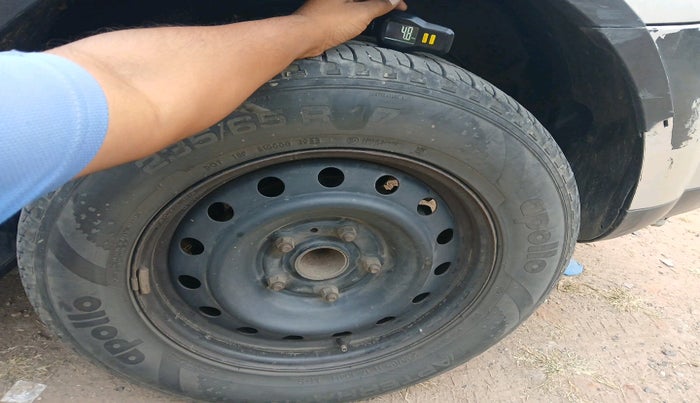 2013 Mahindra XUV500 W8, Diesel, Manual, 2,31,637 km, tyre