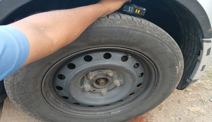 2013 Mahindra XUV500 W8, Diesel, Manual, 2,31,637 km, tyre