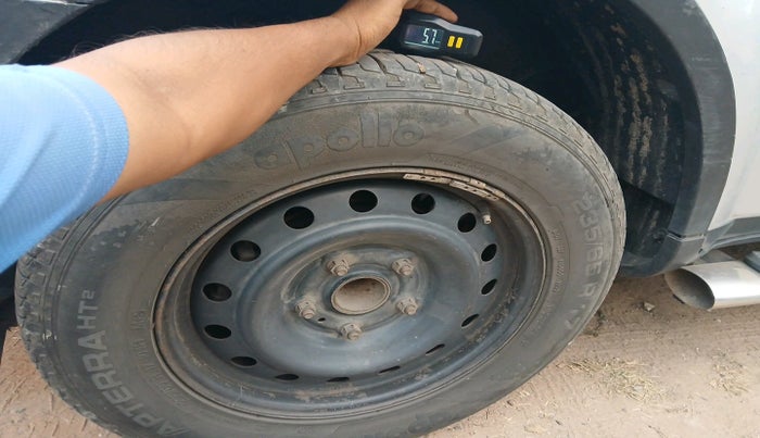 2013 Mahindra XUV500 W8, Diesel, Manual, 2,31,637 km, tyre