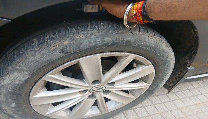 2016 Volkswagen Vento HIGHLINE 1.5 AT, Diesel, Automatic, 1,08,016 km, tyre