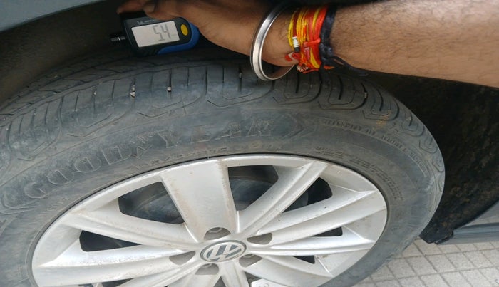 2016 Volkswagen Vento HIGHLINE 1.5 AT, Diesel, Automatic, 1,08,016 km, tyre