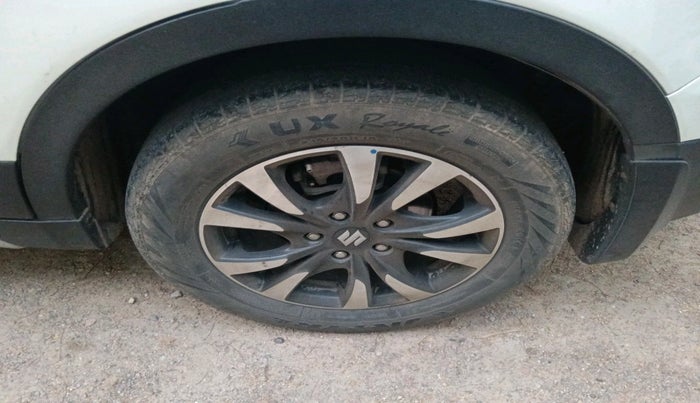 2018 Maruti S Cross ALPHA 1.3, Diesel, Manual, 1,04,181 km, tyre