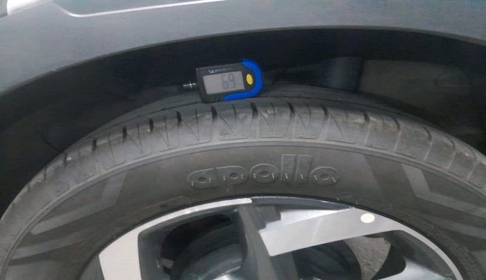 2021 Hyundai VENUE SX 1.0 (O) TURBO, Petrol, Manual, 58,391 km, tyre