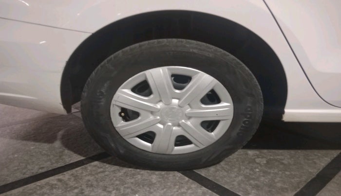 2013 Skoda Rapid AMBITION 1.6 TDI CR MT PLUS, Diesel, Manual, 40,797 km, tyre