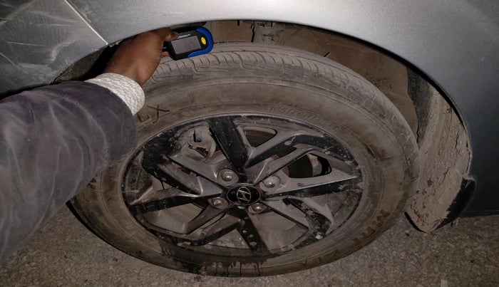 2020 Hyundai GRAND I10 NIOS SPORTZ AMT 1.2 KAPPA VTVT, Petrol, Automatic, 1,07,892 km, tyre