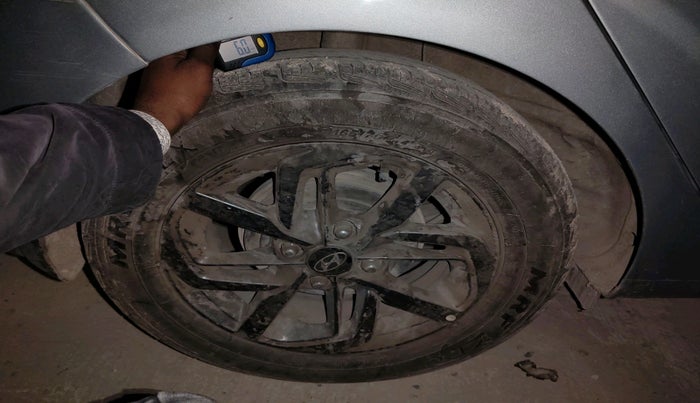 2020 Hyundai GRAND I10 NIOS SPORTZ AMT 1.2 KAPPA VTVT, Petrol, Automatic, 1,07,892 km, tyre