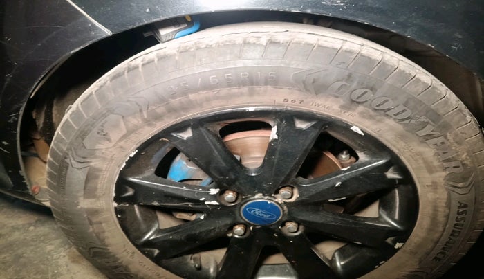 2011 Ford Fiesta TITANIUM DIESEL, Diesel, Manual, 1,15,490 km, tyre