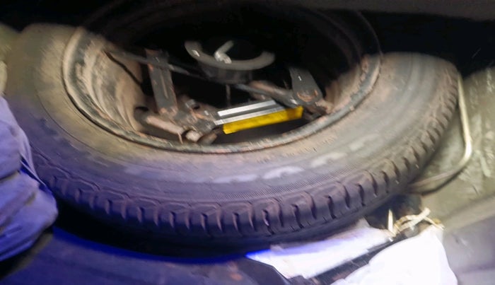 2011 Ford Fiesta TITANIUM DIESEL, Diesel, Manual, 1,15,490 km, tyre