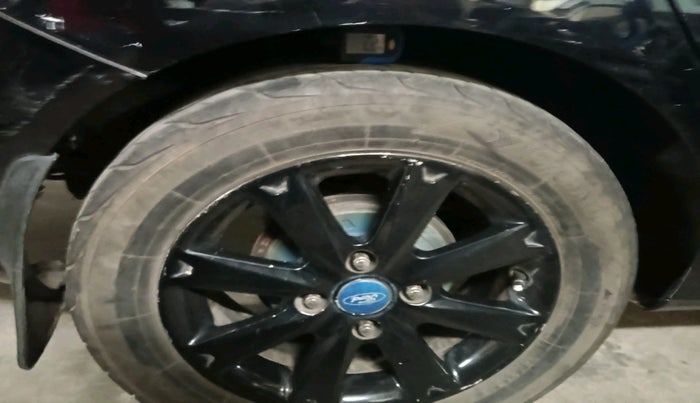 2011 Ford Fiesta TITANIUM DIESEL, Diesel, Manual, 1,15,490 km, tyre