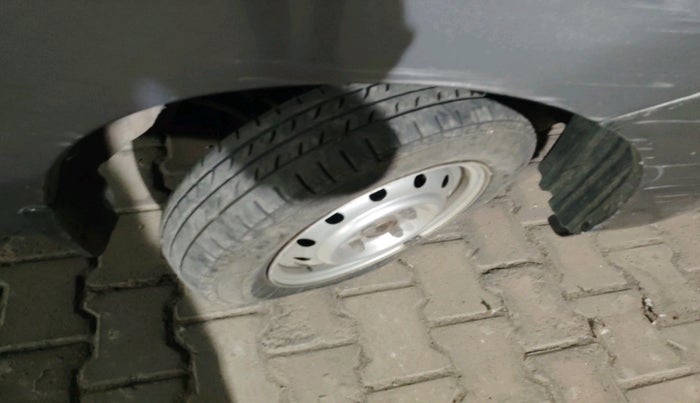 2010 Maruti Wagon R 1.0 LXI, Petrol, Manual, 66,319 km, tyre