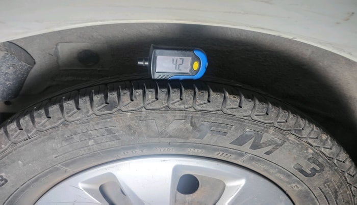 2011 Hyundai i10 MAGNA 1.1, Petrol, Manual, 1,05,500 km, tyre