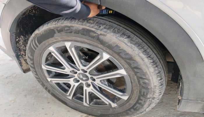 2022 Mahindra XUV700 AX 7 P MT 7 STR, Petrol, Manual, 35,166 km, tyre