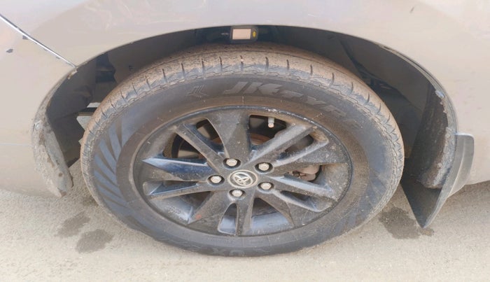 2018 Toyota Innova Crysta 2.8 GX AT 8 STR, Diesel, Automatic, 92,255 km, tyre