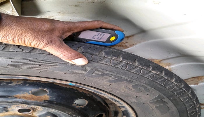 2017 Maruti Alto 800 VXI, Petrol, Manual, 1,64,127 km, tyre