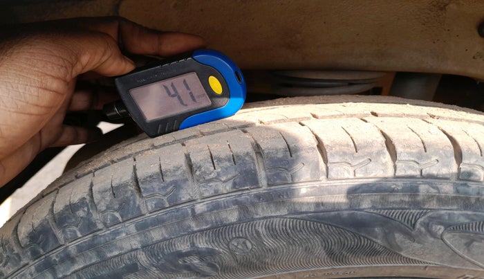 2017 Maruti Alto 800 VXI, Petrol, Manual, 1,64,127 km, tyre