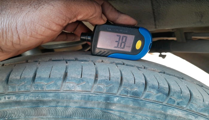 2017 Maruti Alto 800 VXI, Petrol, Manual, 1,64,127 km, tyre