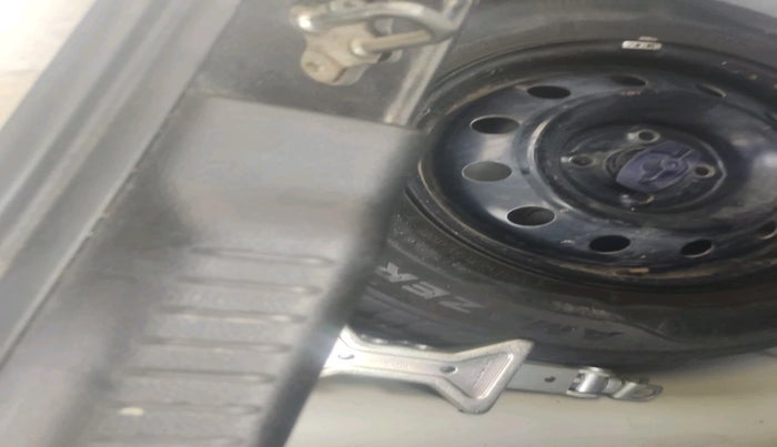 2021 Maruti Swift VXI, Petrol, Manual, 66,368 km, tyre