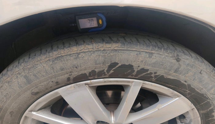 2016 Volkswagen Polo HIGHLINE1.2L, Petrol, Manual, 85,744 km, tyre