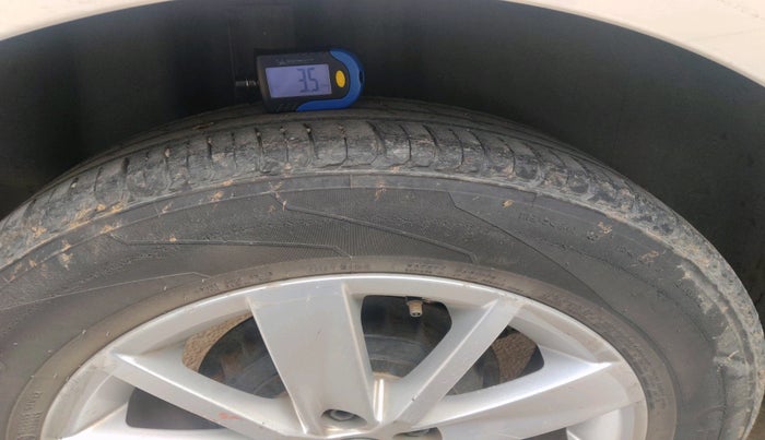 2016 Volkswagen Polo HIGHLINE1.2L, Petrol, Manual, 85,744 km, tyre