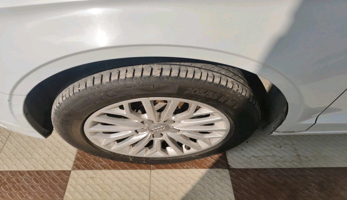 2015 Audi A3 40 TFSI PREMIUM, Petrol, Automatic, 1,40,165 km, tyre