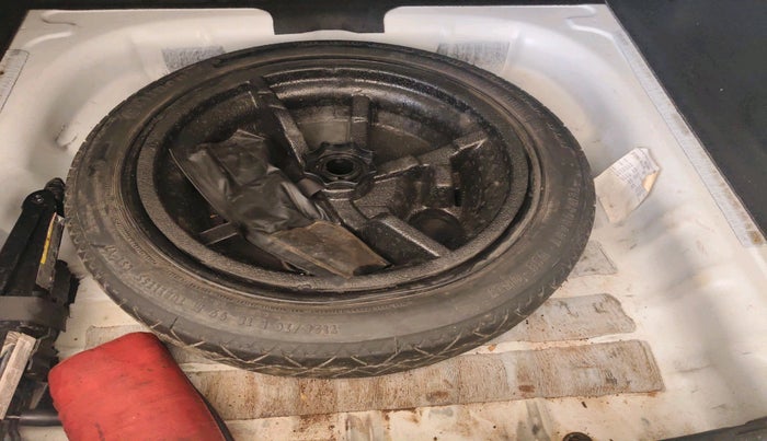 2015 Audi A3 40 TFSI PREMIUM, Petrol, Automatic, 1,40,165 km, tyre