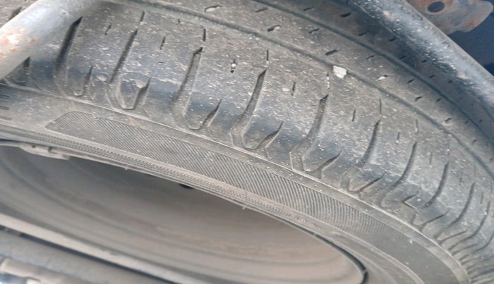 2013 Maruti Ertiga VXI CNG, Petrol, Manual, 1,54,919 km, tyre