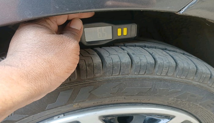 2013 Maruti Ertiga VXI CNG, Petrol, Manual, 1,54,919 km, tyre