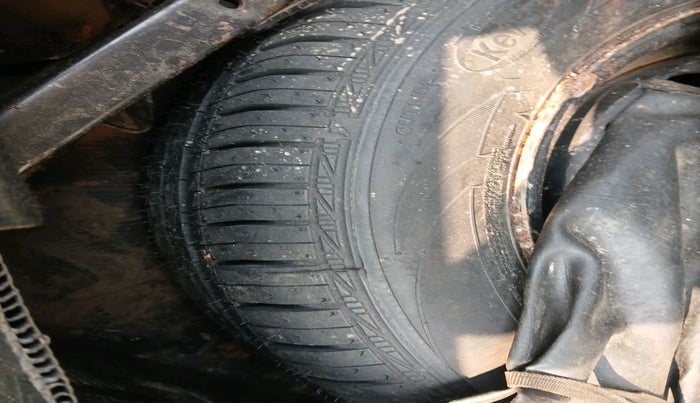 2011 Toyota Etios G, Petrol, Manual, 1,01,255 km, tyre