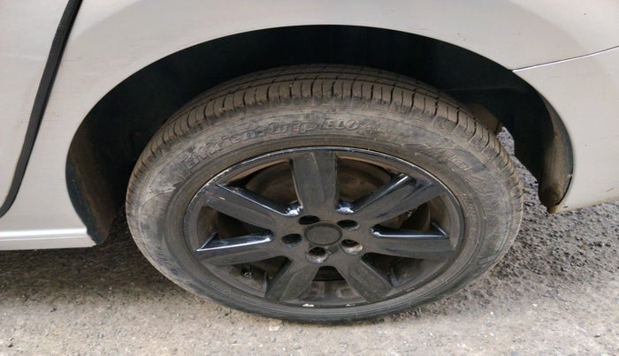 2015 Skoda Rapid AMBITION 1.5 TDI, Diesel, Manual, 1,20,286 km, tyre