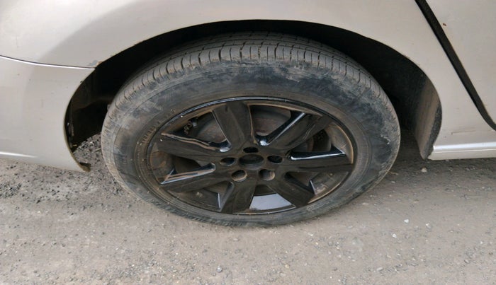 2015 Skoda Rapid AMBITION 1.5 TDI, Diesel, Manual, 1,20,286 km, tyre