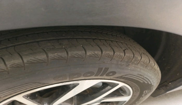 2024 Mahindra XUV400 EL 7.2 KW, Electric, Automatic, 30,038 km, tyre