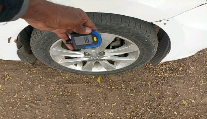 2011 Hyundai Verna FLUIDIC 1.6 VTVT SX, Diesel, Manual, 1,83,918 km, tyre