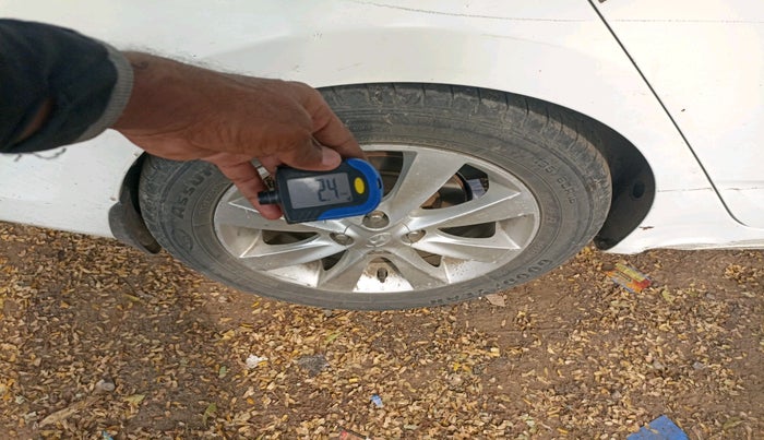 2011 Hyundai Verna FLUIDIC 1.6 VTVT SX, Diesel, Manual, 1,83,918 km, tyre